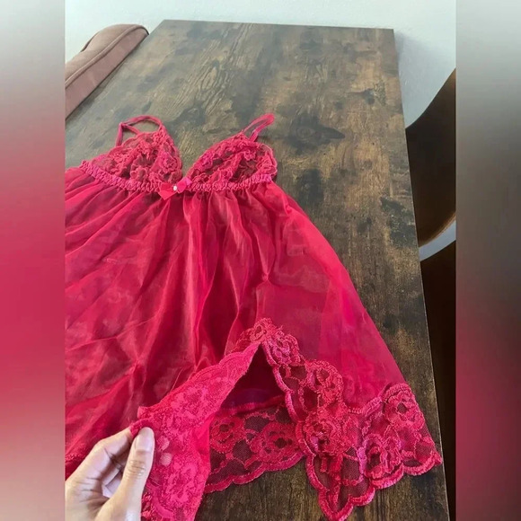 Frederick red babydoll w/ side slit - Picture 5 of 13